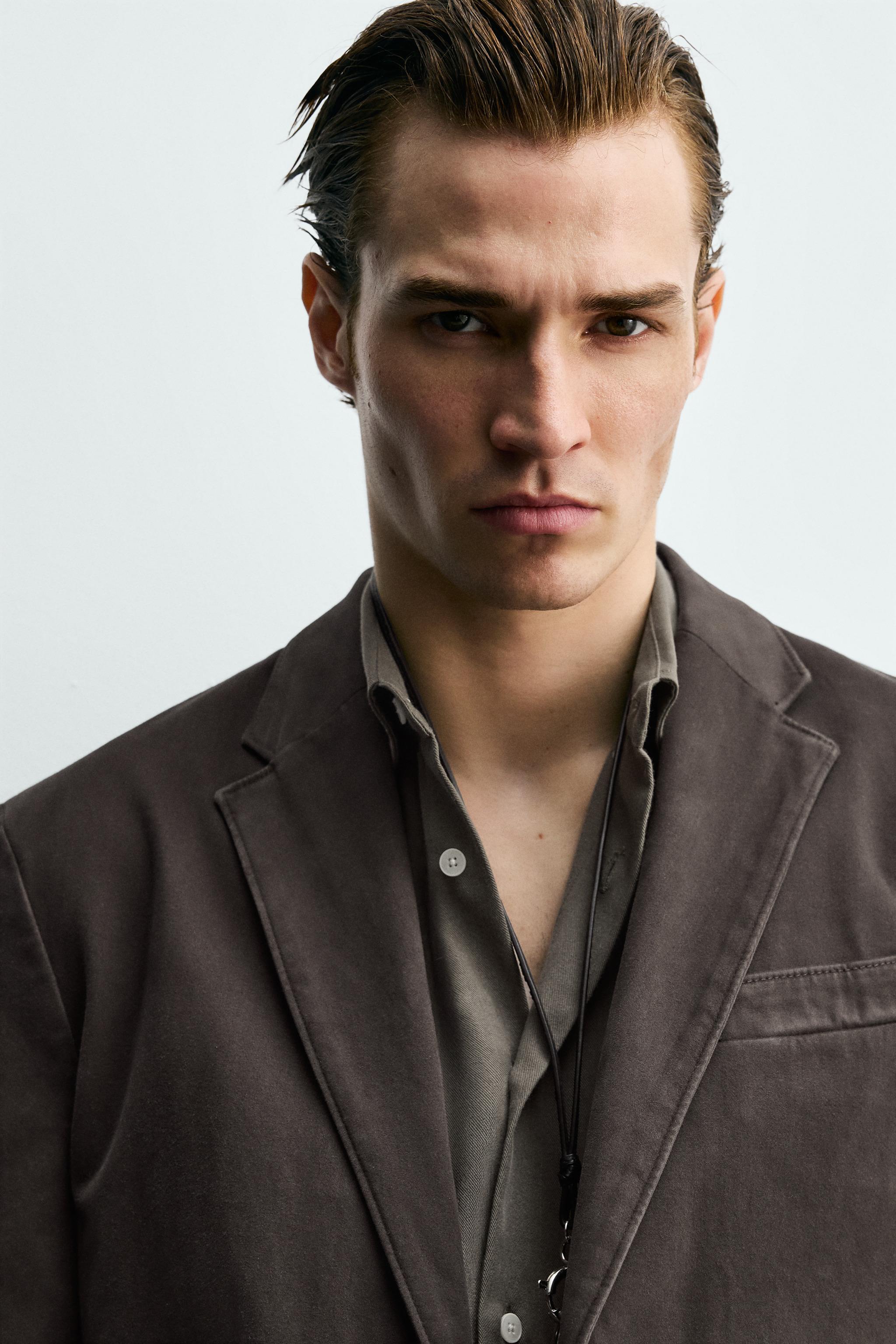 КОСТЮМНЫЙ ПИДЖАК С СТИРНЫМ ЭФФЕКТОМ