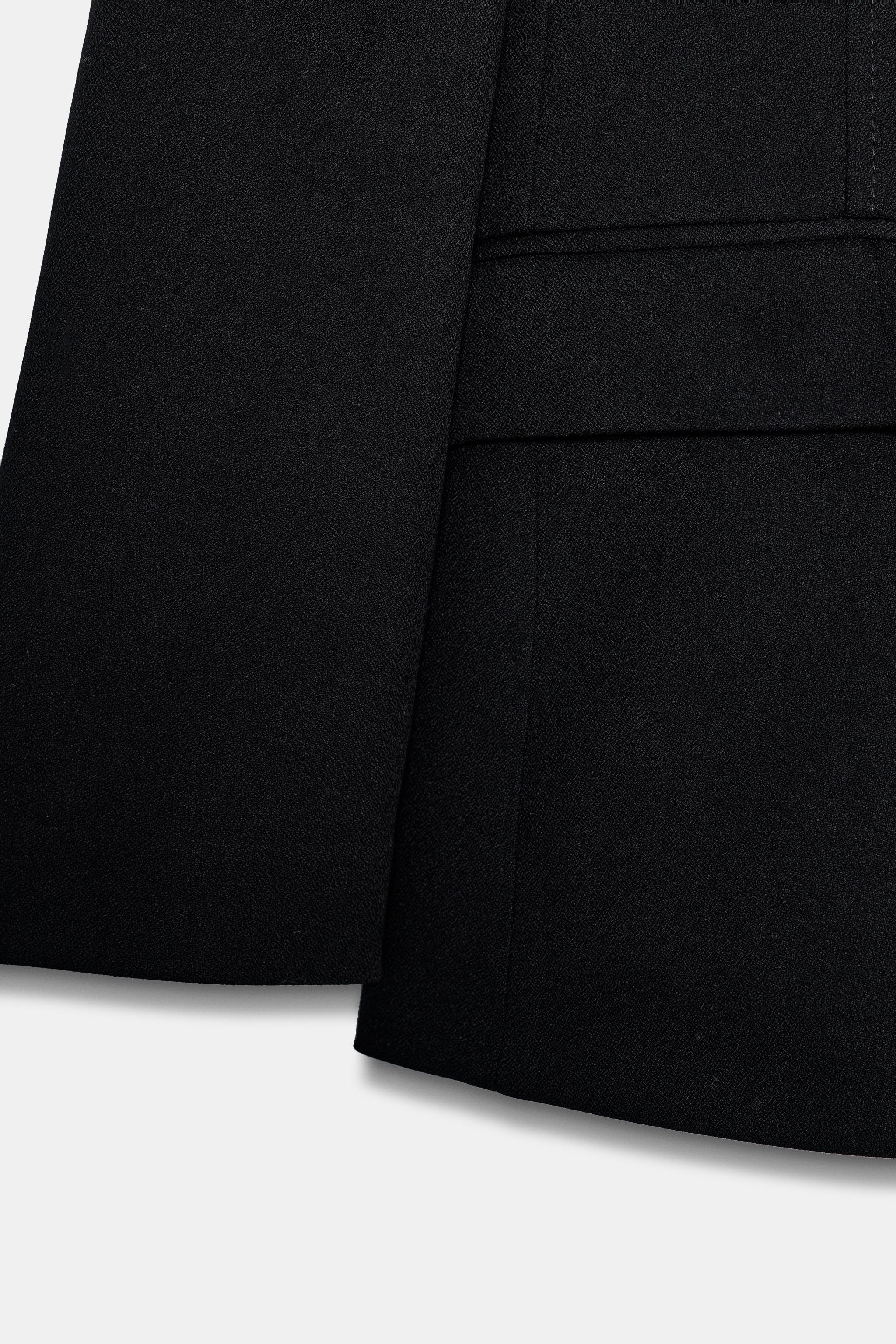 ПРИГЛАЖЕННЫЙ ПИДЖАК С ПОДПЛЕЧНИКАМИ