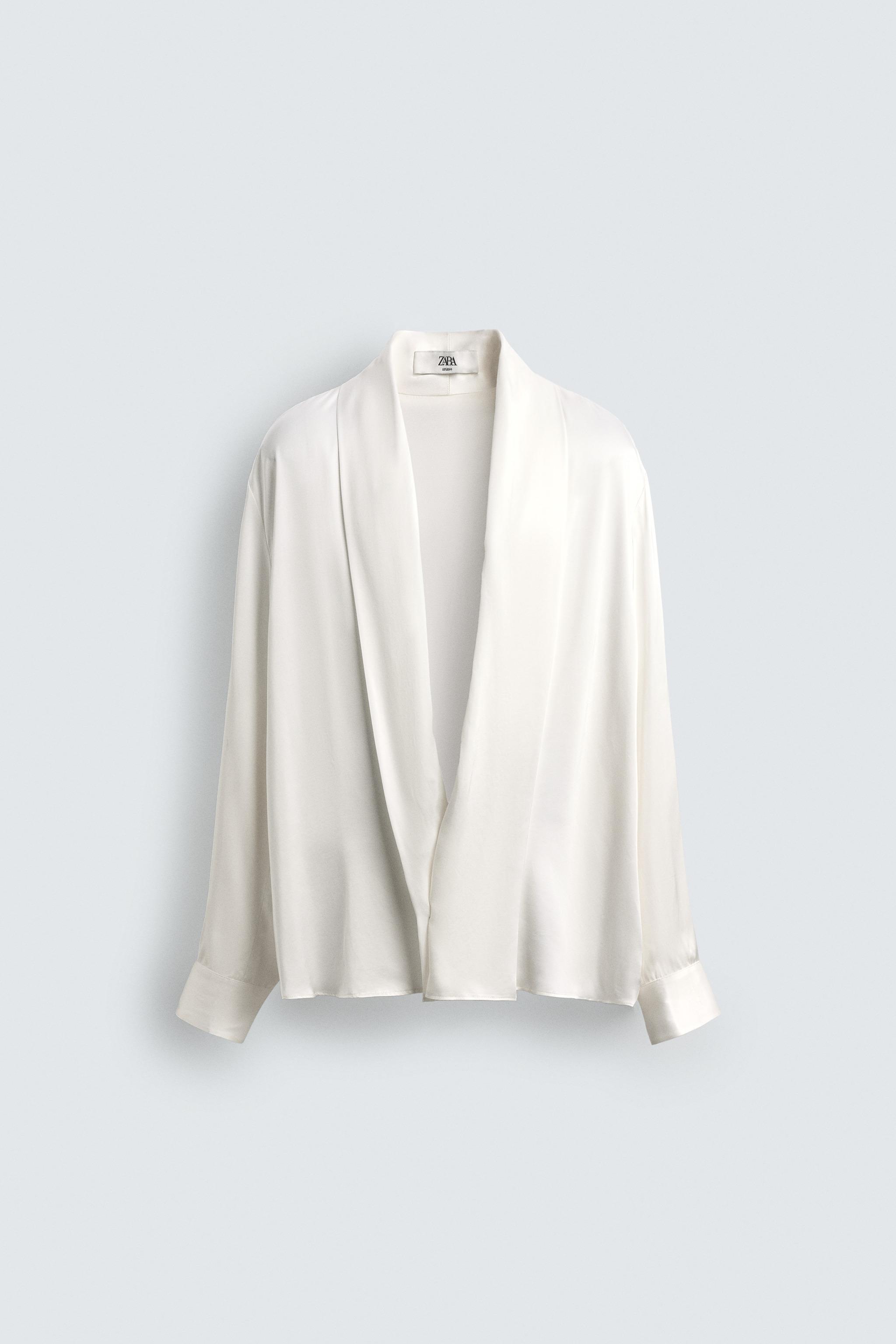 РУБАШКА С СТРУЯЩИМСЯ ШАЛЬНЫМ ВОРОТНИКОМ, ОГРАНИЧЕННАЯ ВЫПУСКА