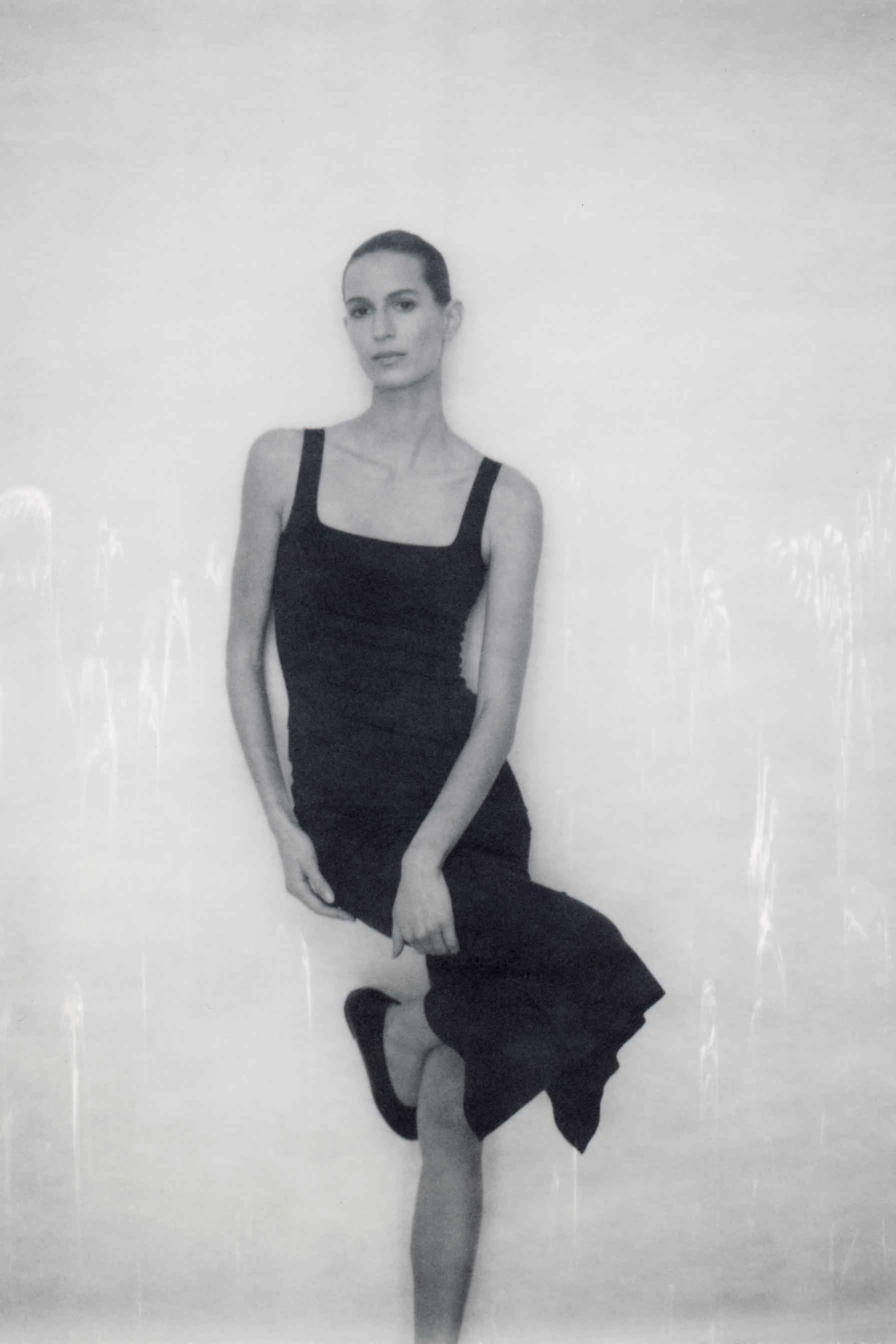 ПРИГЛАШЕННОЕ МИДИ-ПЛАТЬЕ