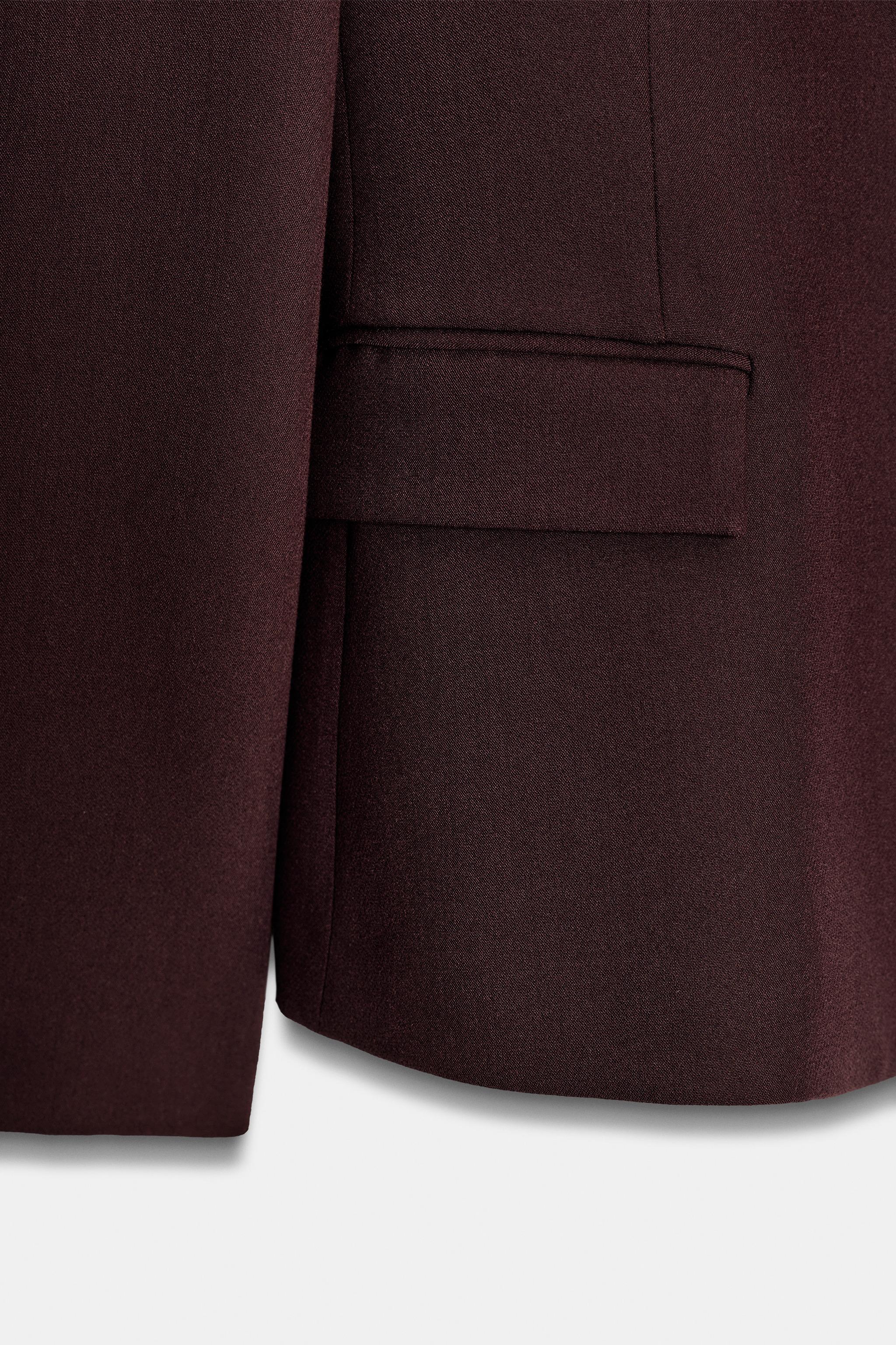 ПРИГЛАЖЕННЫЙ ПИДЖАК С ПОДПЛЕЧНИКАМИ