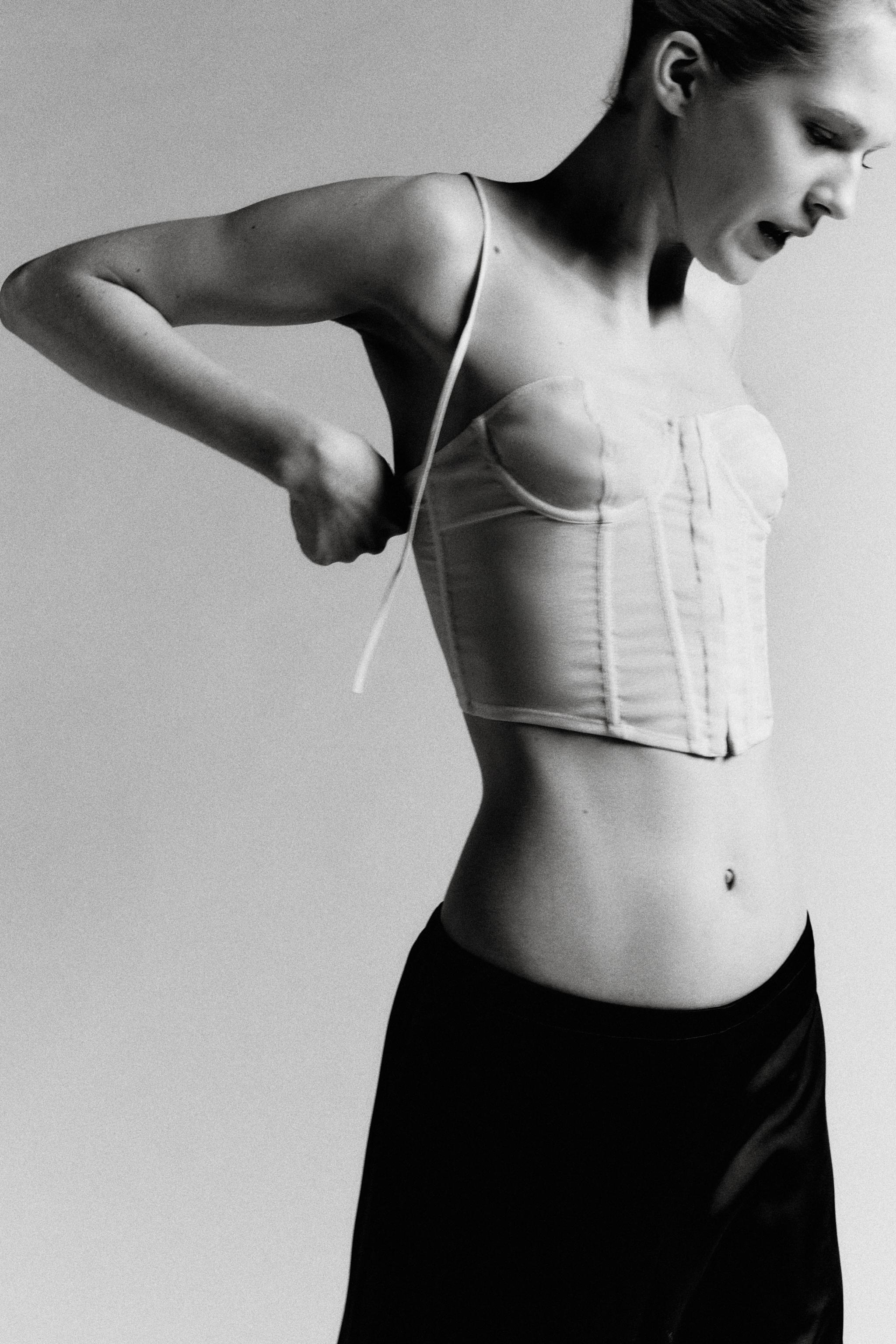 КОРСЕТ НА КОСТОЧКАХ С ЗАВЯЗКАМИ