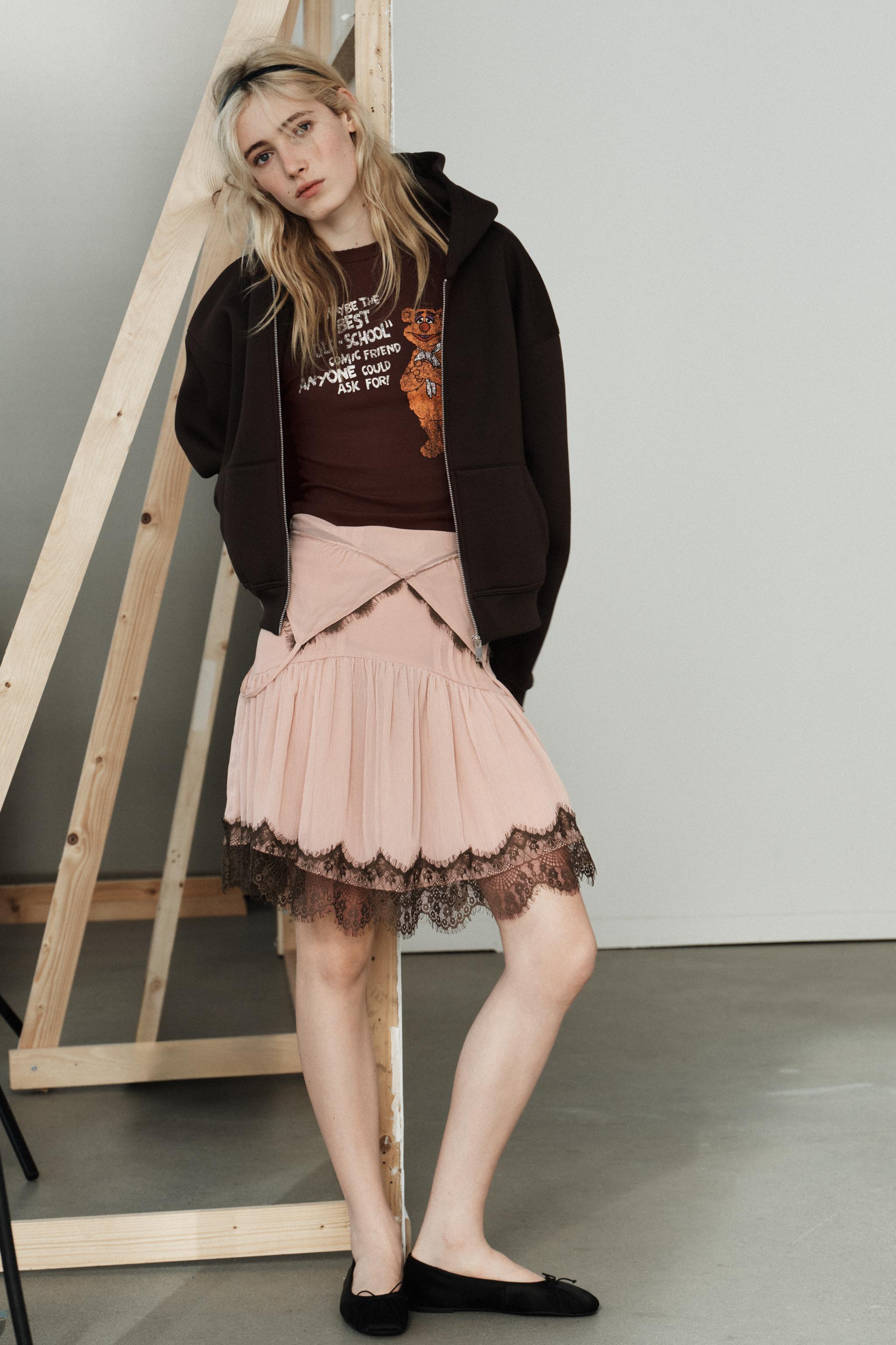 ХУДИ С ЭФФЕКТОМ НЕОПРЕНА