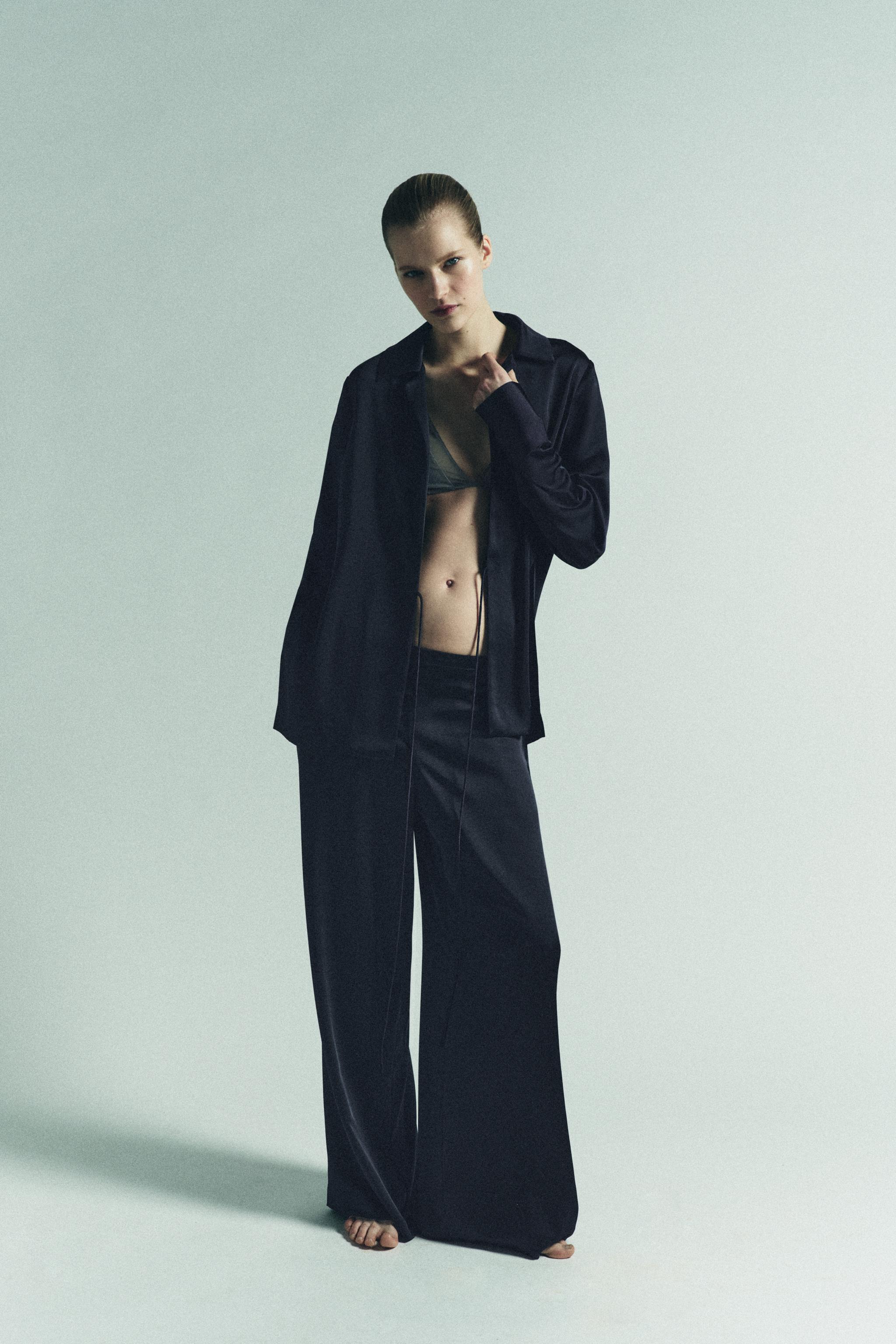 АТЛАСНАЯ РУБАШКА С БАНТОМ