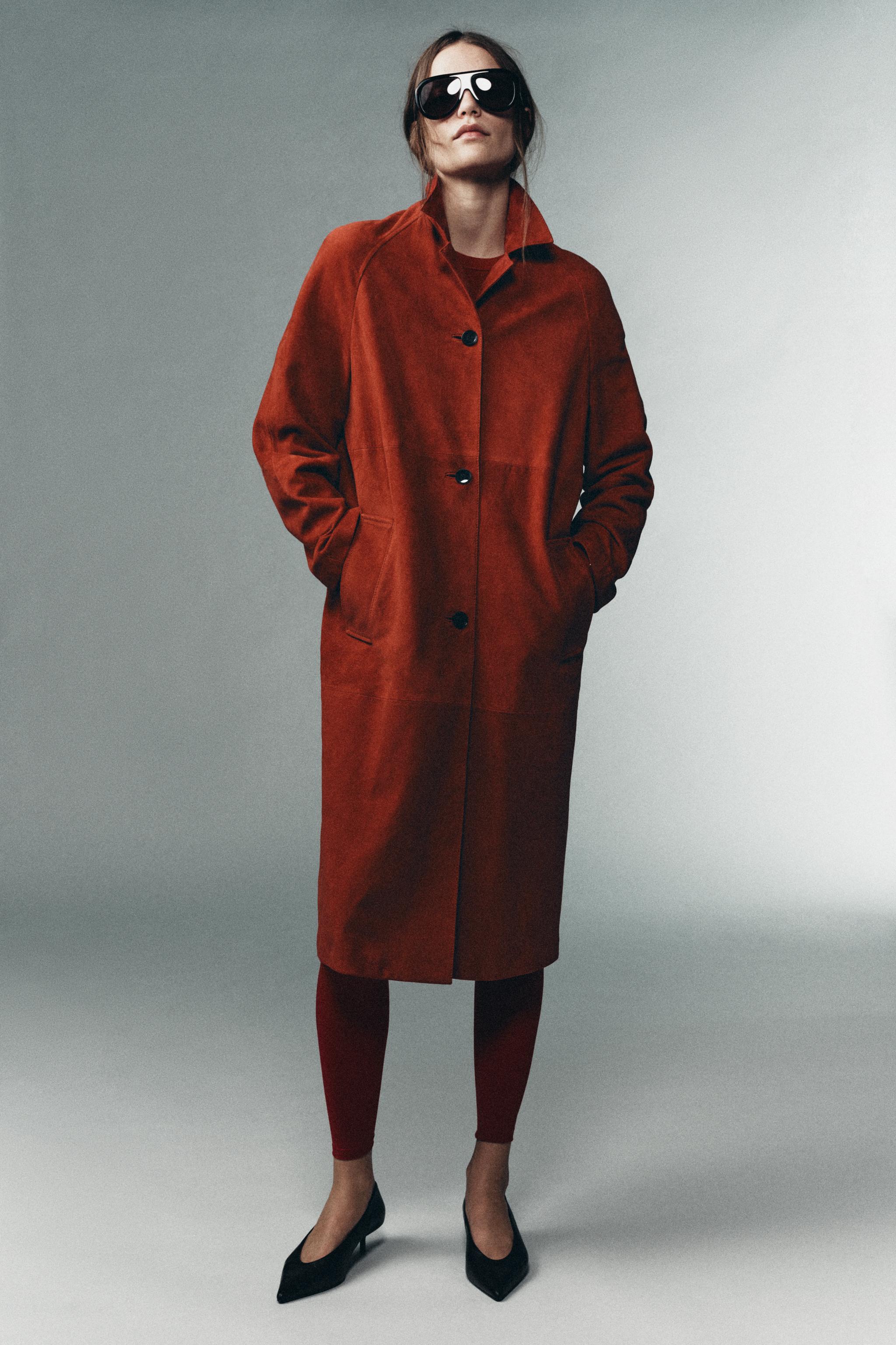 ПАЛЬТО ИЗ 100% ЗАМШИ, ОГРАНИЧЕННАЯ ВЫПУСК