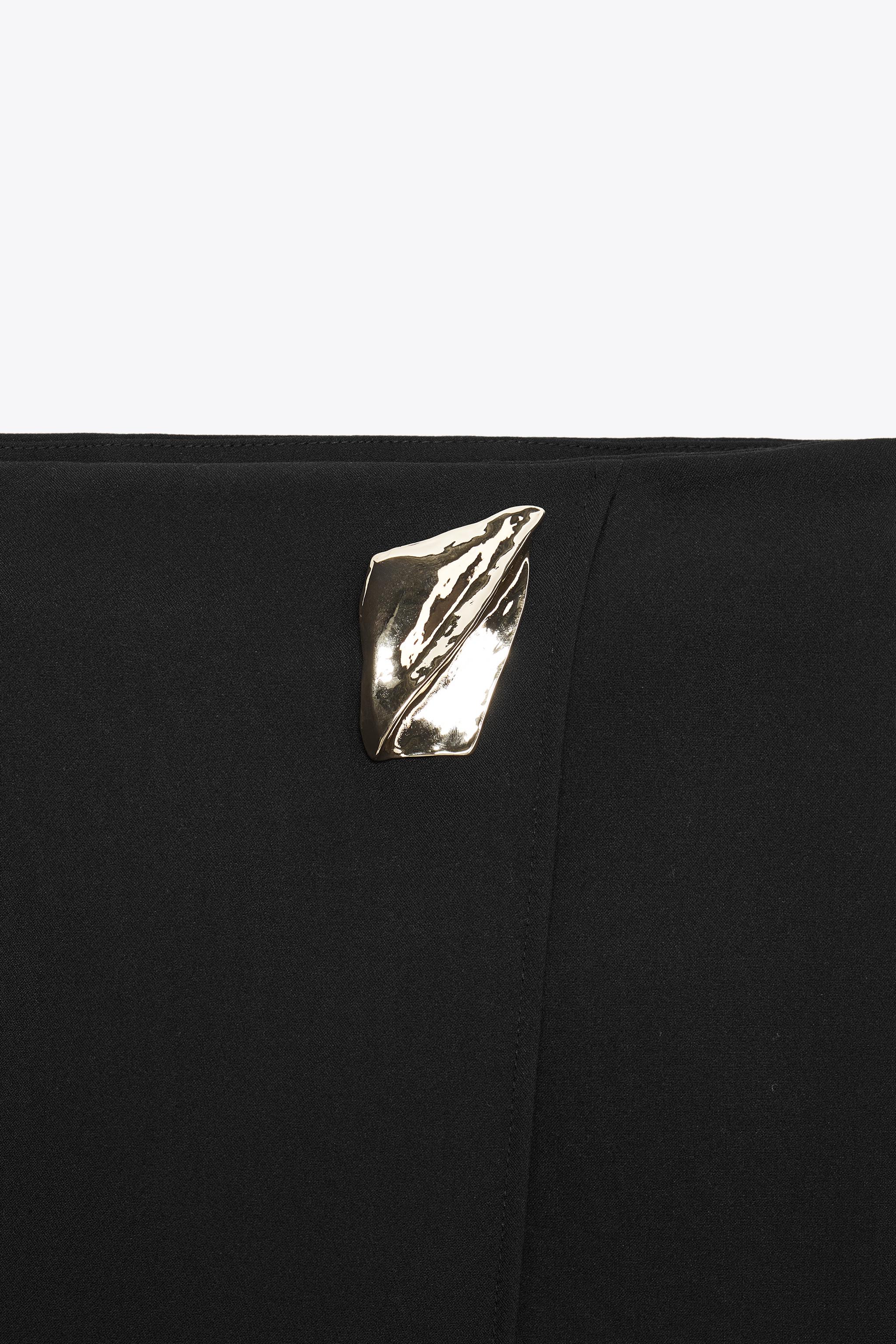 АСИММЕТРИЧНАЯ ЮБКА С АППЛИКАЦИЯМИ