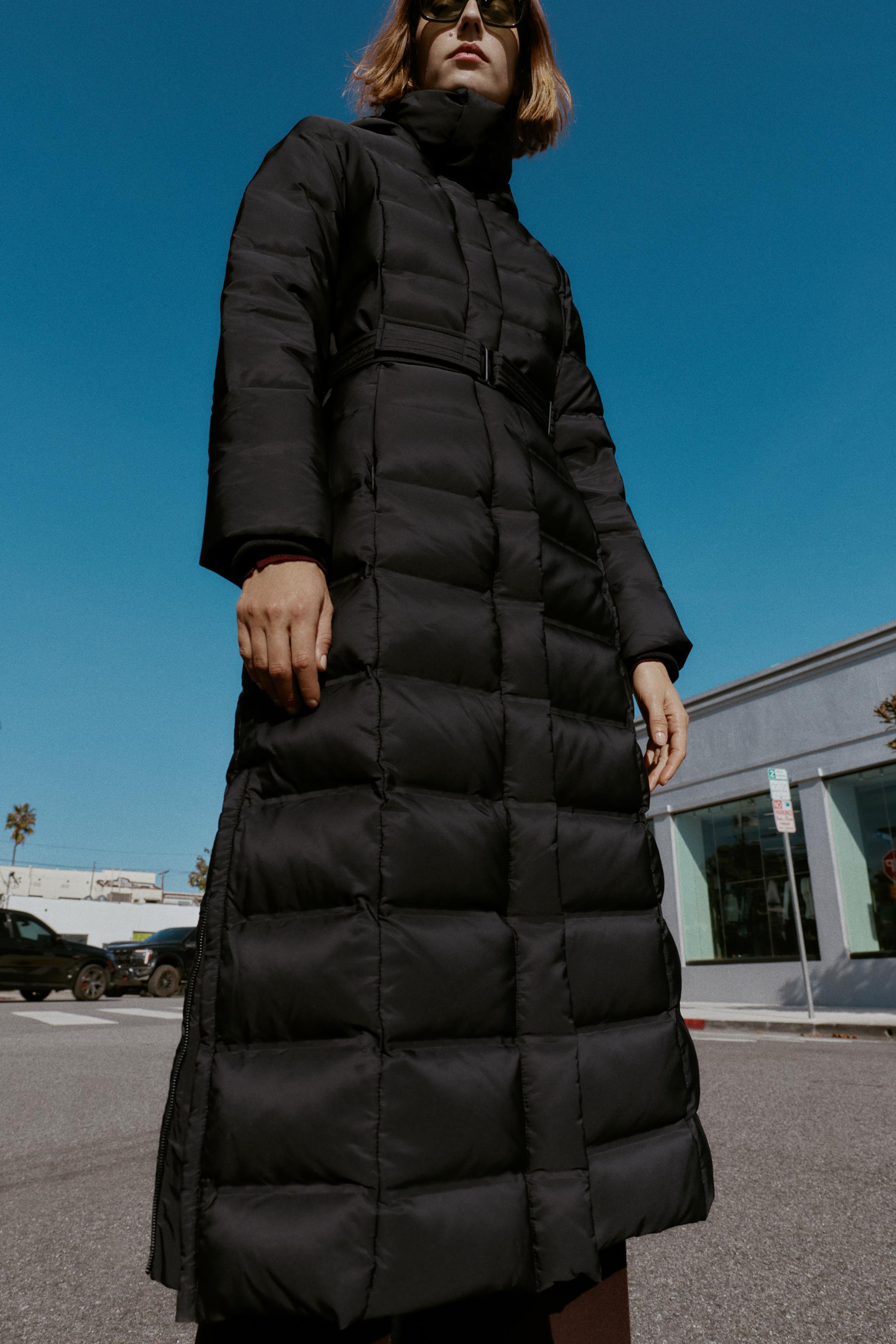 ВЕТРОЗАЩИТНАЯ КУРТКА-ПУХОВИК С КАПЮШОНОМ И ПОЯСОМ