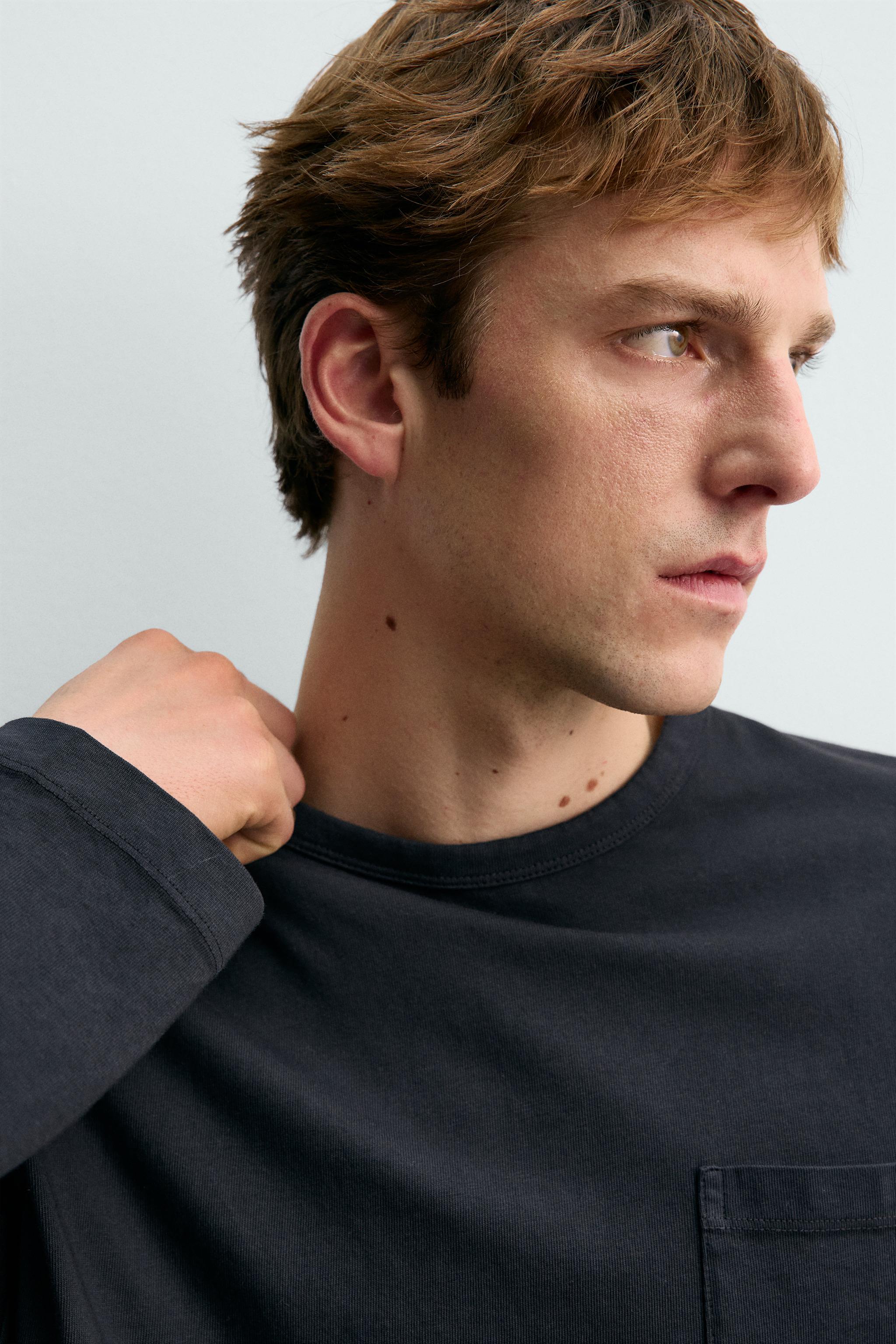 ФУТБОЛКА С ДЛИННЫМ РУКАВОМ И КАРМАНОМ AARON LEVINE X ZARA