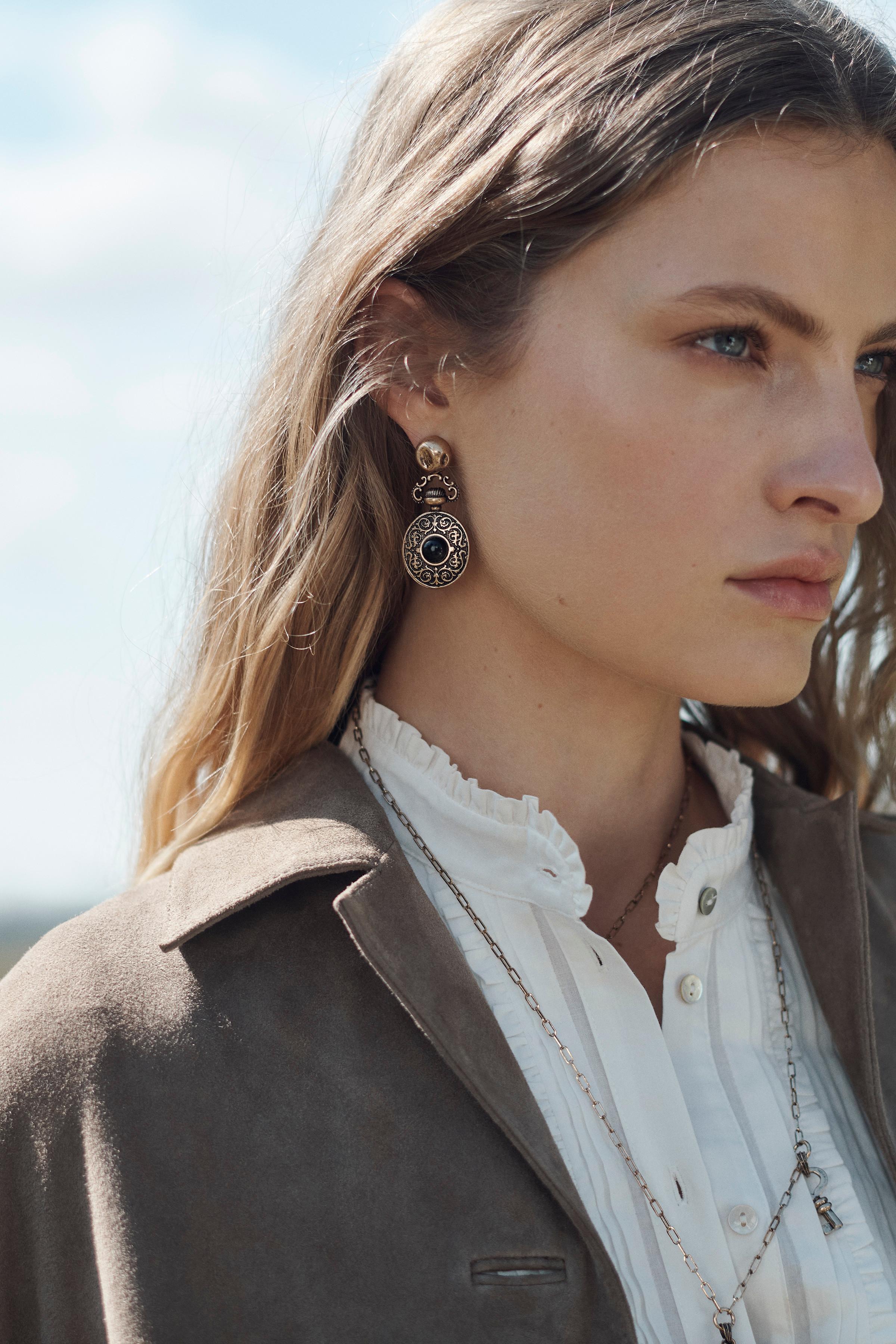 ПАЛЬТО ИЗ 100% ЗАМШИ, ОГРАНИЧЕННАЯ ВЫПУСК