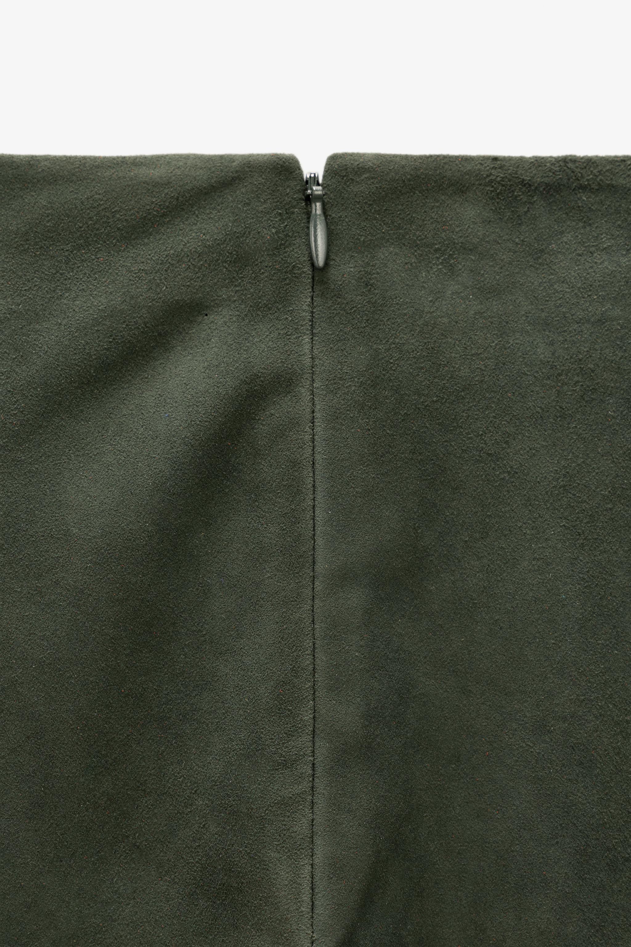 МИНИМАЛЬНАЯ ЗАМШЕВАЯ КОЖАНАЯ ЮБКА, ОГРАНИЧЕННАЯ СЕРИЯ