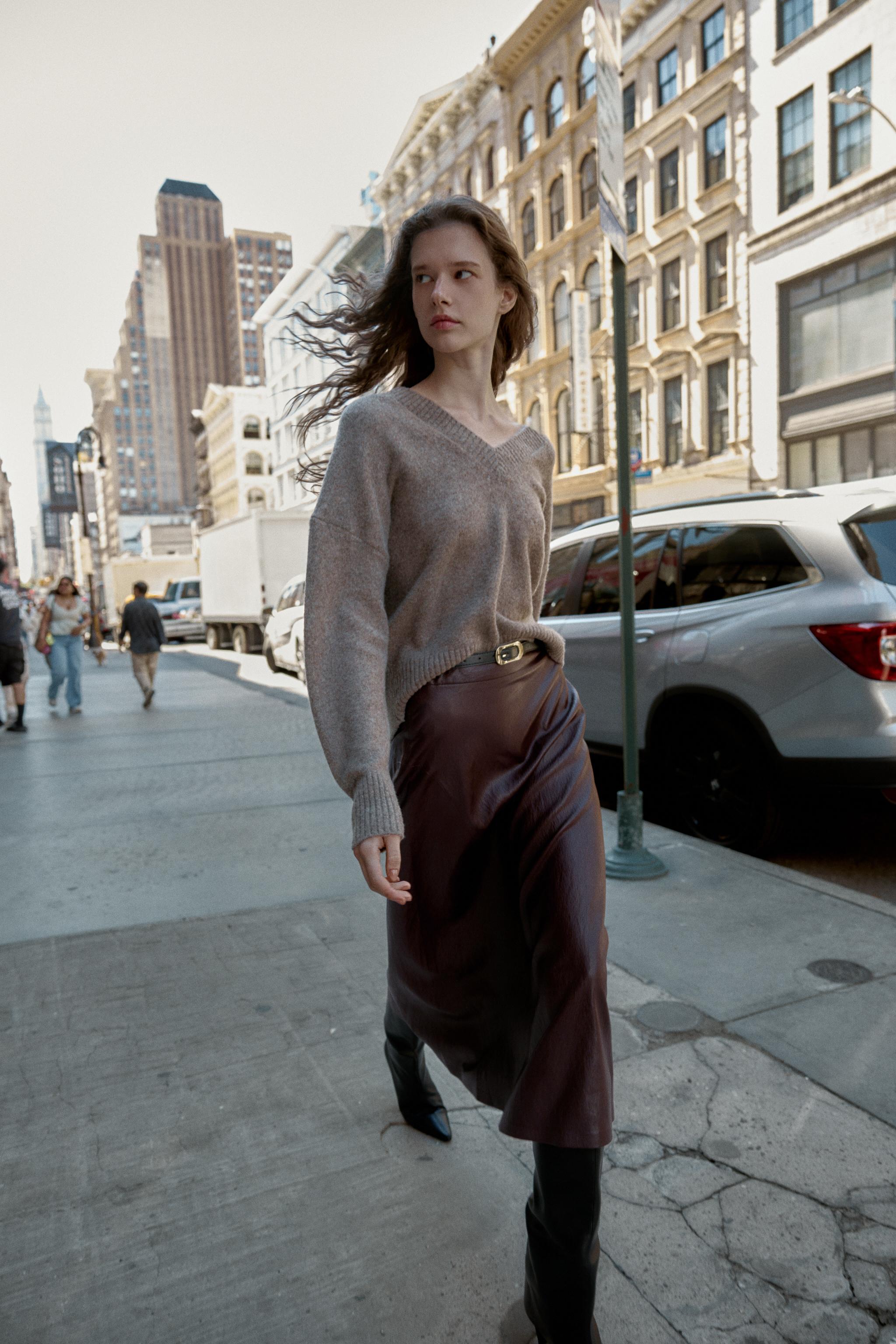 ЮБКА МИДИ ИЗ ИСКУССТВЕННОЙ КОЖИ С ПОЯСОМ